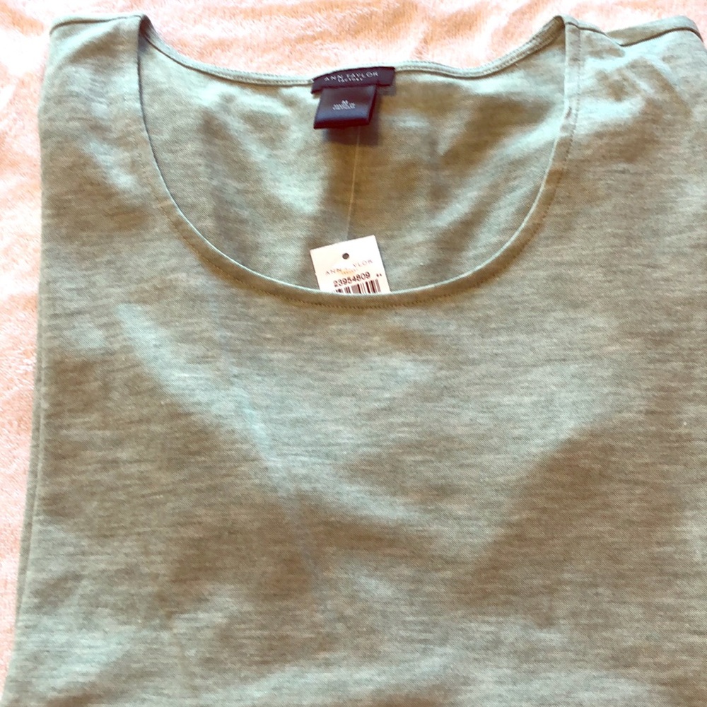 Ann Taylor long sleeve knit shirt